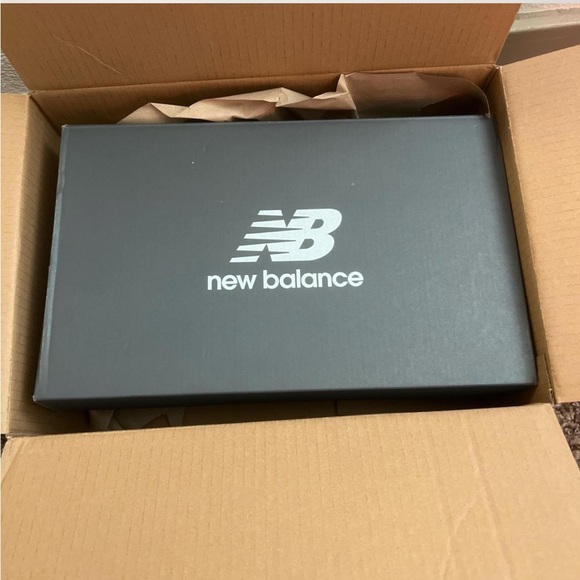 New Balance Shoes size 8.5 women’s and 7 men’s - Picture 7 of 7